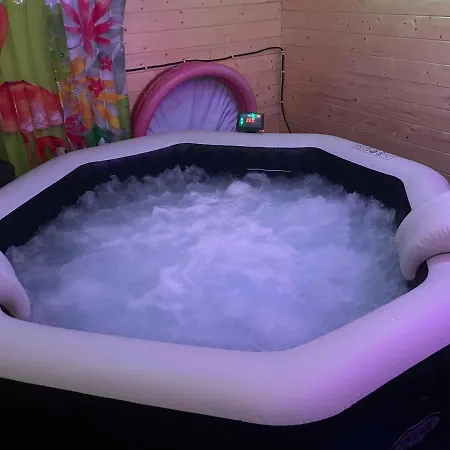 Quarto em Acomodações Particulares Agreable Avec Jacuzzi *